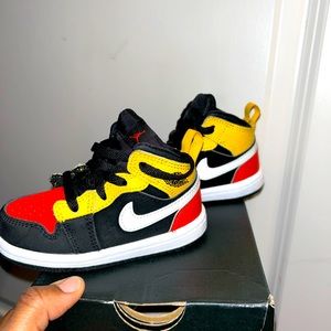 Toddler shoes size 6c